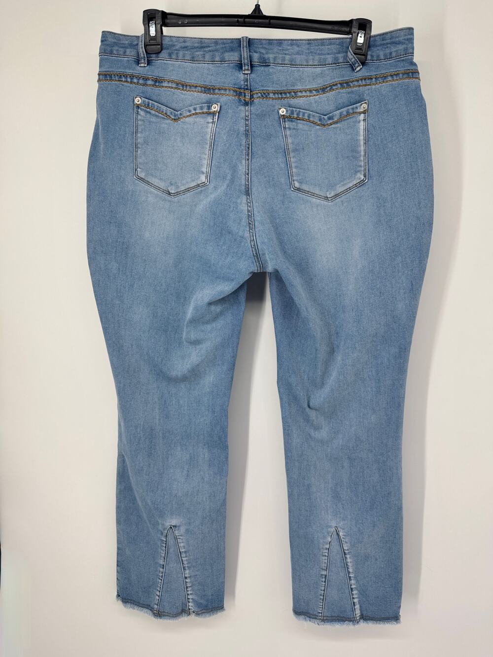 Flamingals Plus Size 4X Light Wash Stretch Jeans Raw Hem & Back Ankle Detail NEW
